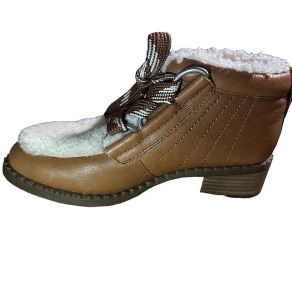 Gentle Souls best stitch leather shooties booties size 7.